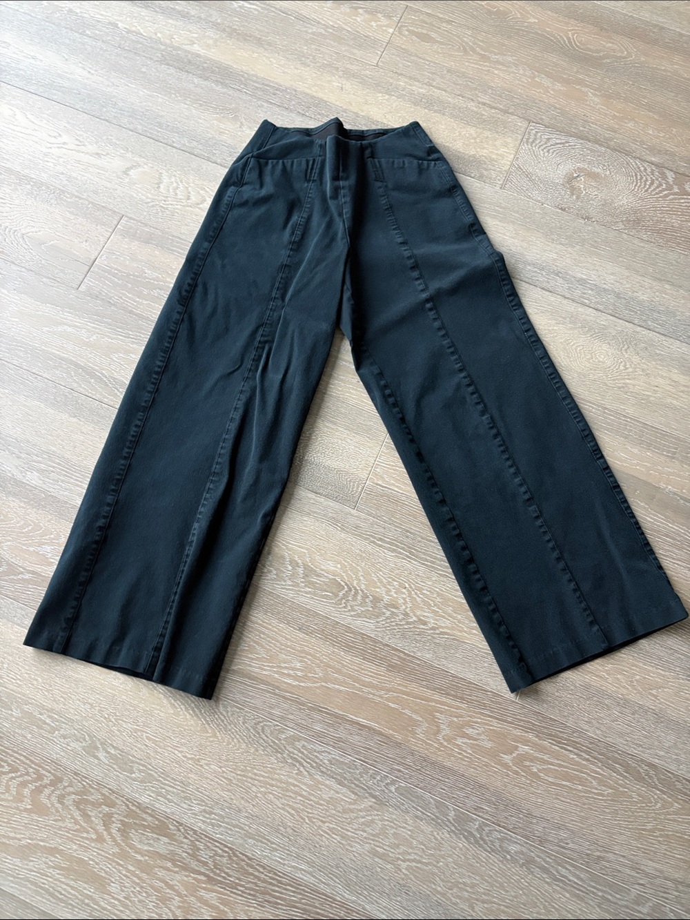 Old Navy High Rise Pixie Wide Leg Pants - black
